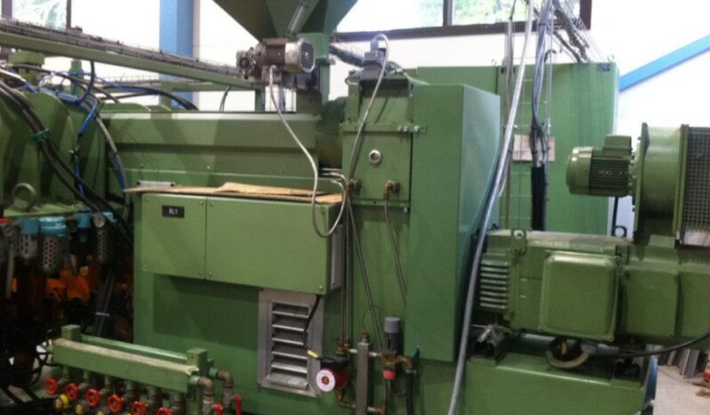 
								FINNPACK 2000-2-2 DOUBLE STATION BLOW MOLDING MACHINE full									